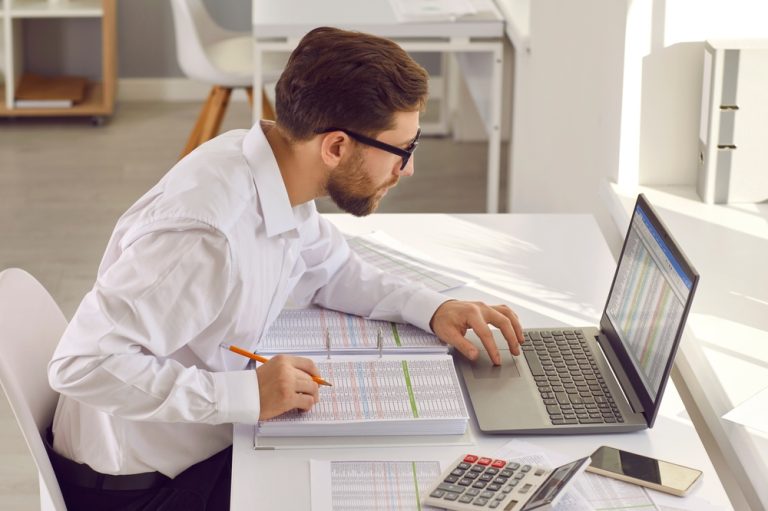 Accountant,Or,Bookkeeper,Doing,Financial,Paperwork,In,Office